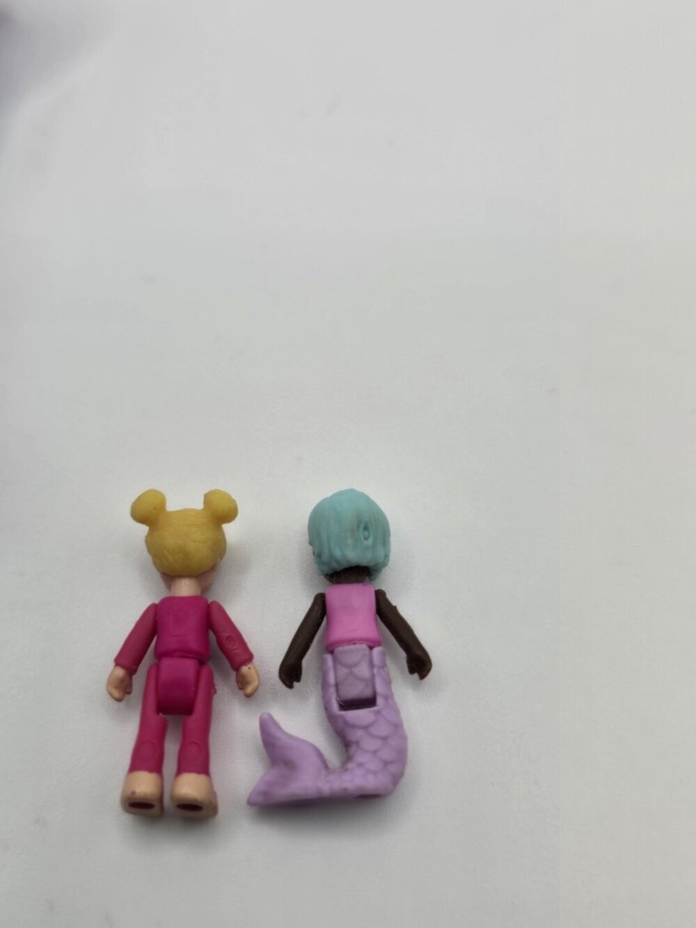 2018 Mattel Polly Tiny Pocket Places Birthday Surprise Party Compact Playset - Picture 3 of 8